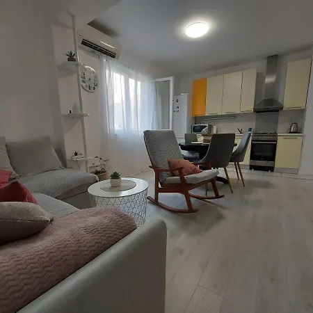 Апартаменты Nora Lastovo *