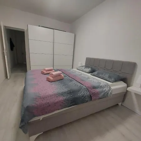 Nora Lastovo * Ubli
