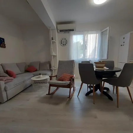 Nora Lastovo דירה