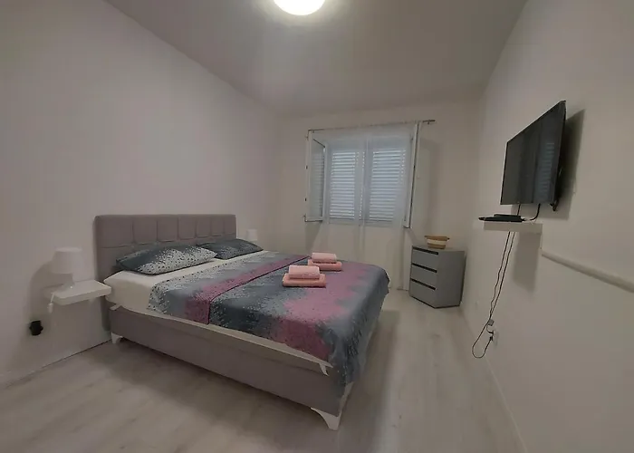 Nora Lastovo * Ubli